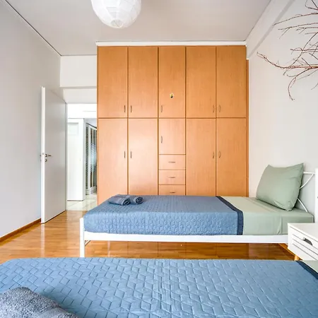 Spacious & Bright Apt Near Acropolis Athene