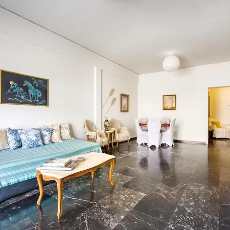 Spacious & Bright Apt Near Acropolis Athene