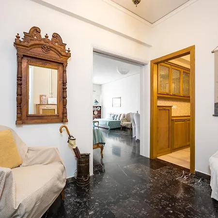 Spacious & Bright Apt Near Acropolis * Athene