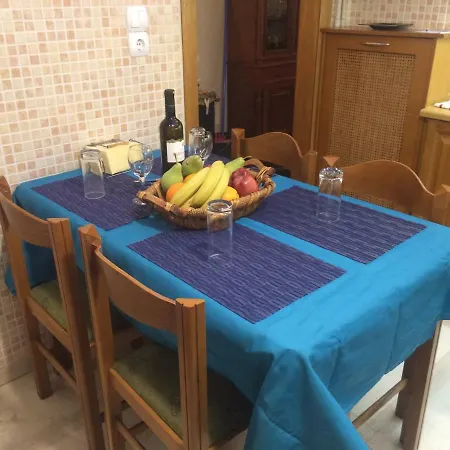 Spacious & Bright Apt Near Acropolis Athene