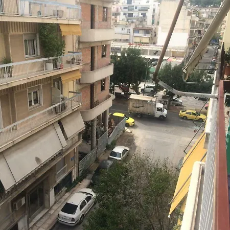 Spacious & Bright Apt Near Acropolis